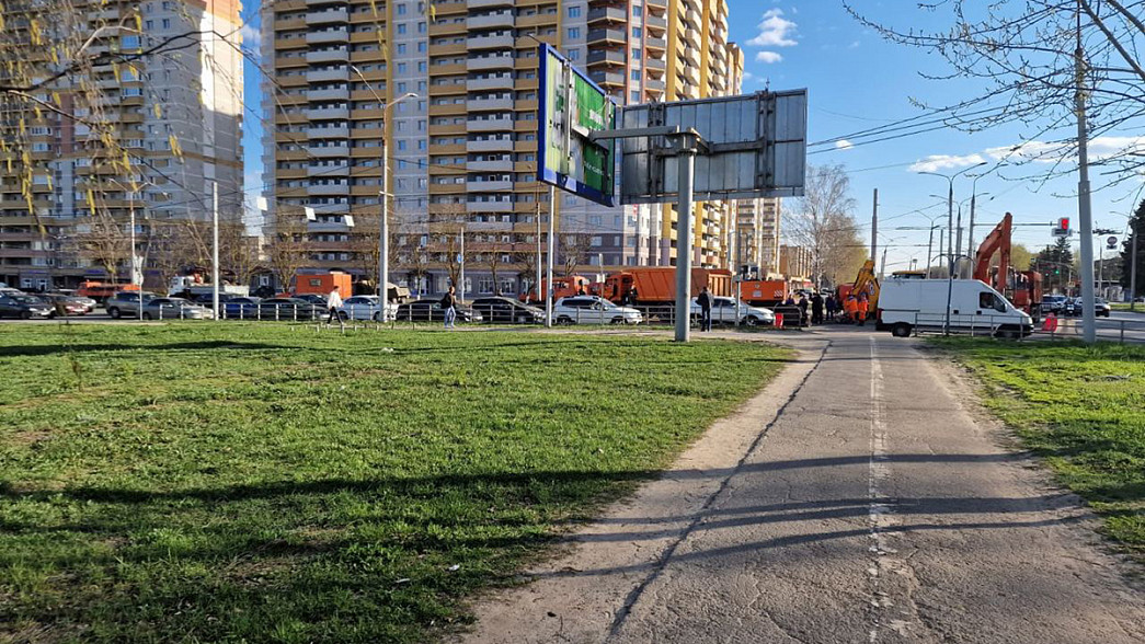 Авария на водопроводе остановила движение транспорта на улице Мира во Владимире