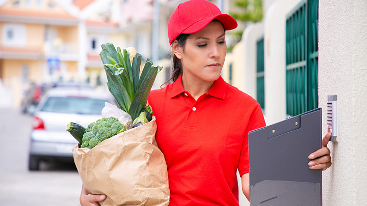 Параллельная жизнь курьера. Доставщица продуктов снабжала семью чужими заказами