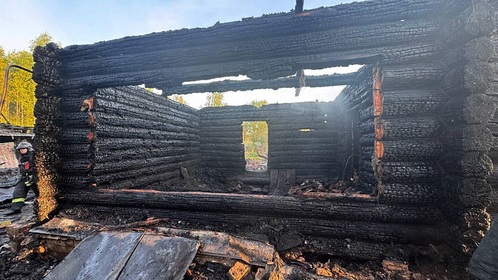 Во Владимирской области по обвинению в убийстве арестовали рецидивиста, спалившего дом в целях сокрытия улик