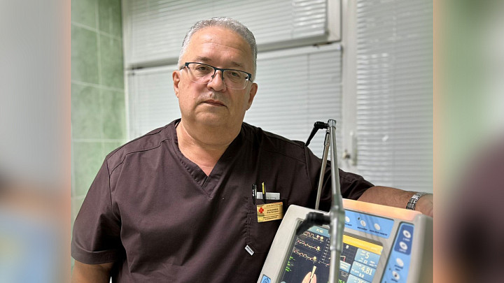 Владимирский врач Игорь Исправников спас пассажирку самолета, возвращаясь из Египта