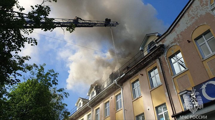 В Кольчугино сгорела крыша торгового центра. Прокуратура организовала проверку