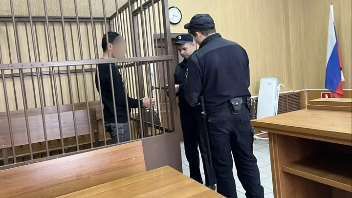 Мигрант решил помочь коллегам со сдачей экзамена по русскому и истории, два за них взятку