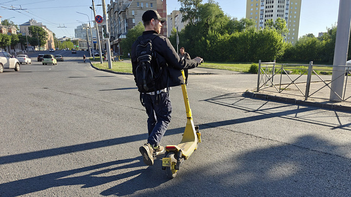 Несовершеннолетним владимирцам хотят запретить брать напрокат самокаты