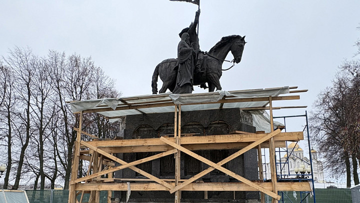 Конный памятник князю Владимиру обещают отремонтировать до конца года