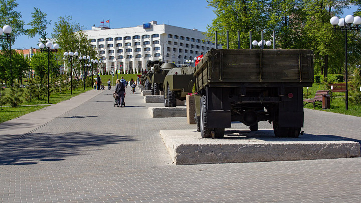 В Патриотическом сквере Владимира отремонтируют постаменты под военной техникой