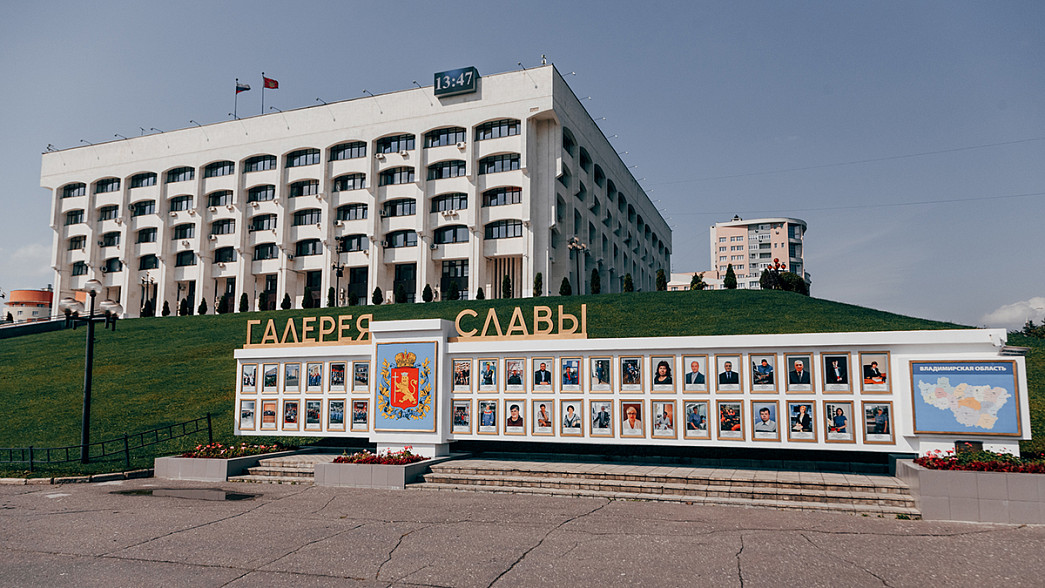 Чьи фото обновят областную «Галерею славы» перед Белым домом?