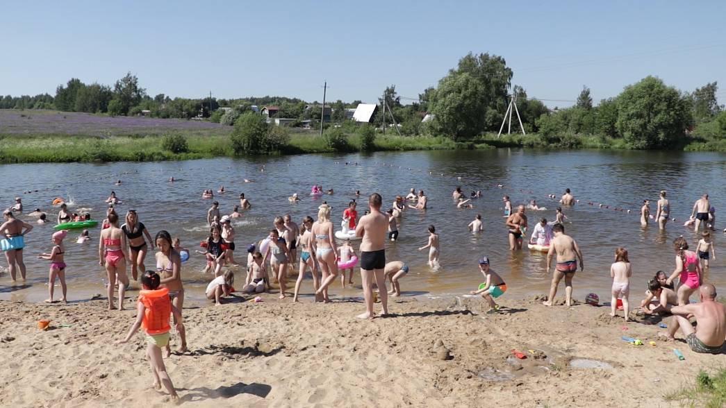 Перед второй волной жары купание разрешили только на двух из четырех официальных пляжах города Владимира. На Клязьме и Семязино нужно менять грязный песок
