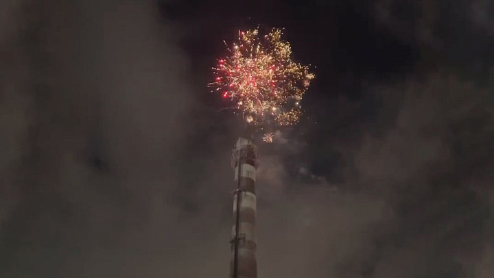 Самый опасный новогодний фейерверк или невинное развлечение молодежи?