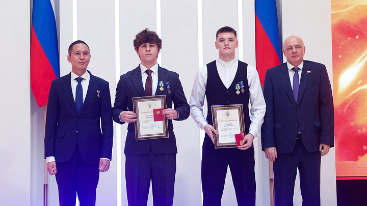 В Совете Федерации наградили двоих юных гусевчан, спасавших людей из горящего дома