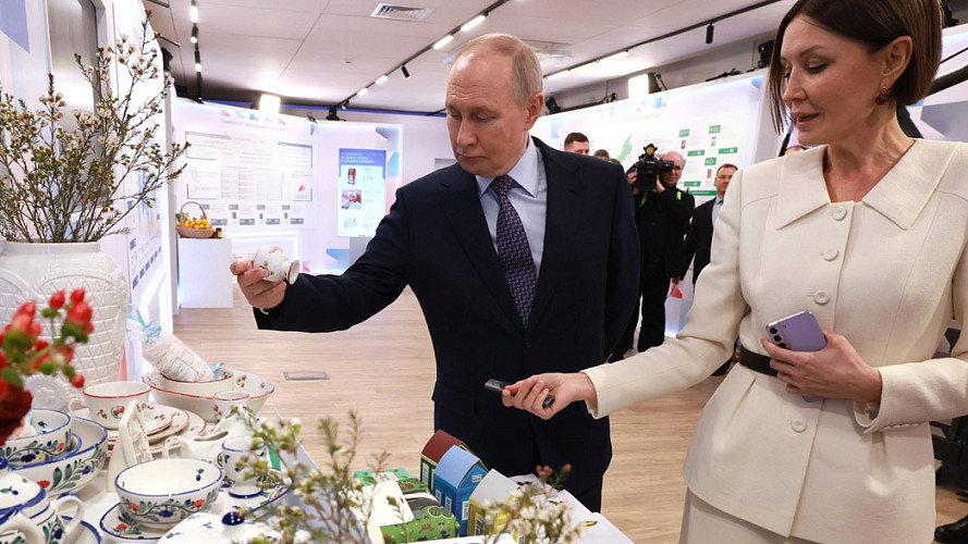 Путин разрекламировал керамические изделия из Суздаля