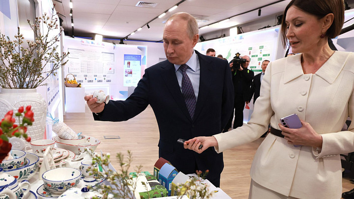 Путин разрекламировал керамические изделия из Суздаля