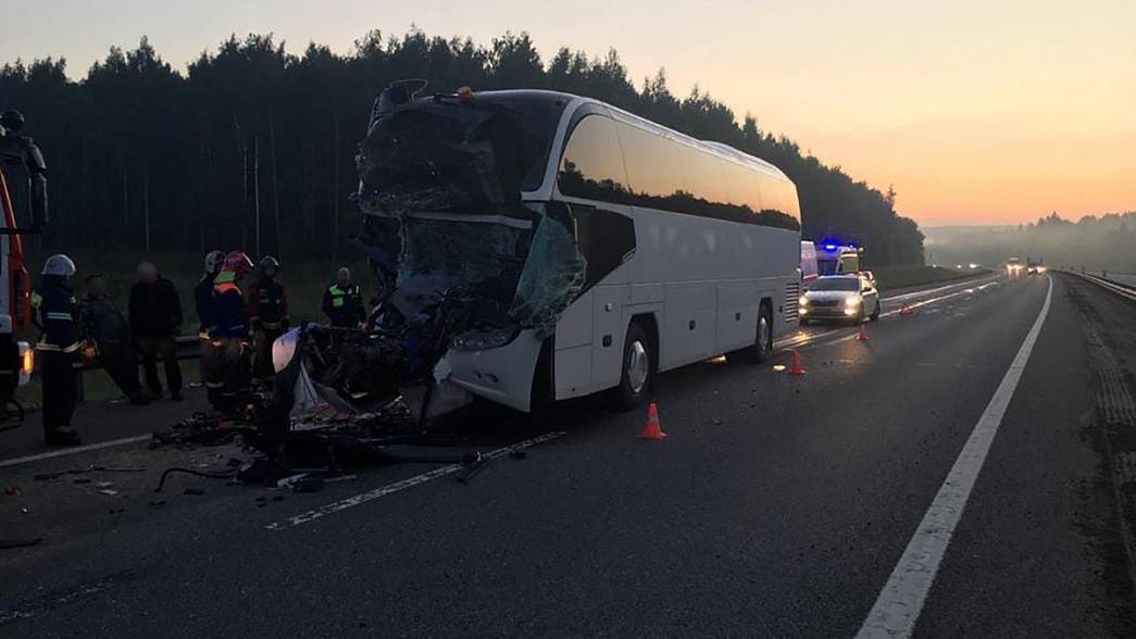 22 человека пострадали в аварии автобуса и фуры во Владимирской области
