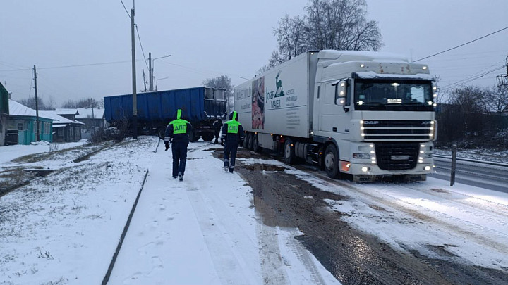 В Гороховце из-за ДТП с участием большегруза остановлено движение по трассе М-7