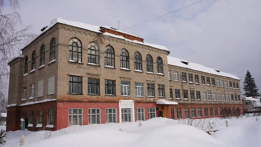 Школу-памятник хотят отдать частнику. Но найдется ли желающий?