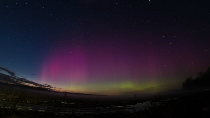 Полярное сияние сквозь туман