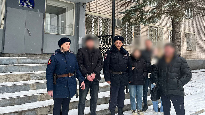 Полицейского, обещавшего вернуть пьяному водителю изъятый Lexus, будут судить не за взятку, а за мошенничество