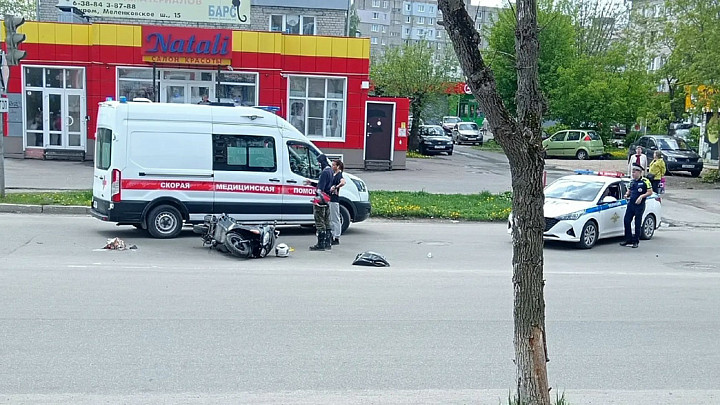 Пенсионер на Land Cruiser сбил мотоциклиста