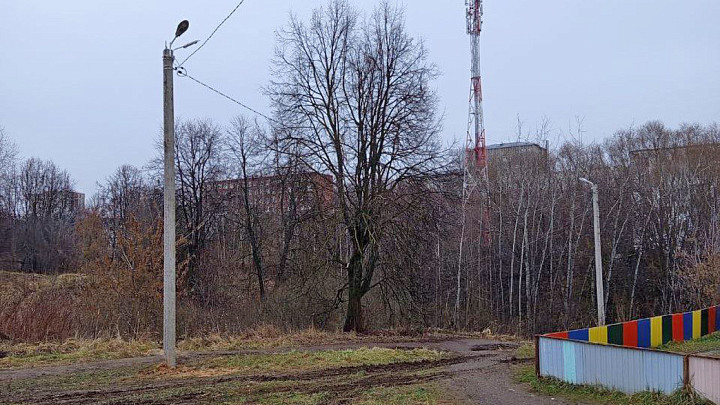 На время капремонта ученикам приготовили опасный путь в другую школу