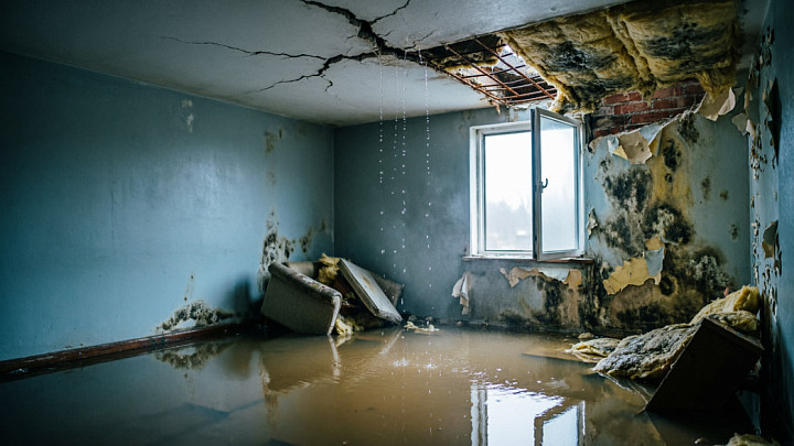 Женщина отсудила у ТСЖ в три раза больше, чем нужно на ремонт протекших потолков