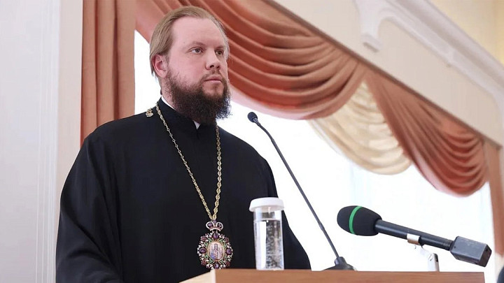 Митрополит Никандр призвал депутатов к следованию традиционным ценностям