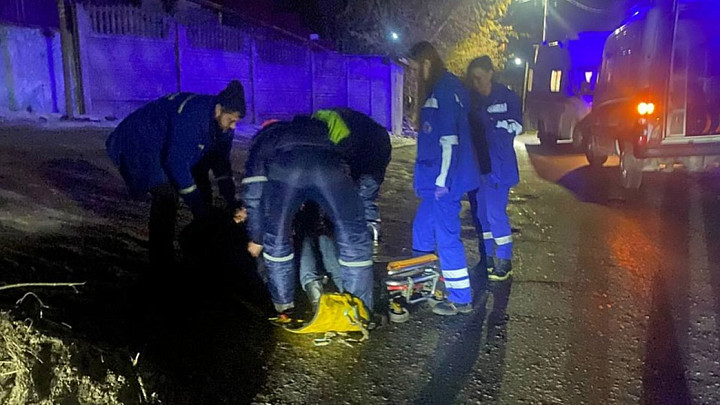 Во Владимире улицы настолько скользкие, что пострадавших эвакуируют альпинисты