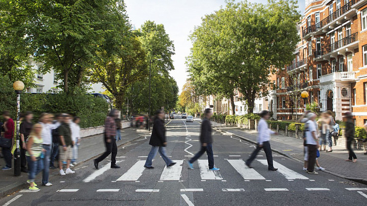 Как заборы вдоль дорог делают улицы опасными: опыт Лондона