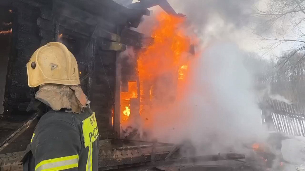 В Сновицах сгорел заброшенный дом