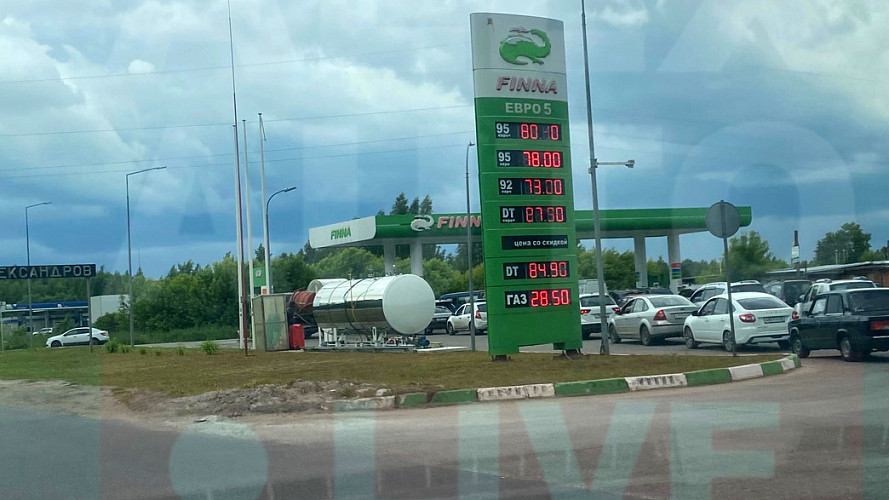 Бензин за 120 рублей и очереди на АЗС — ситуация с топливом только ухудшается