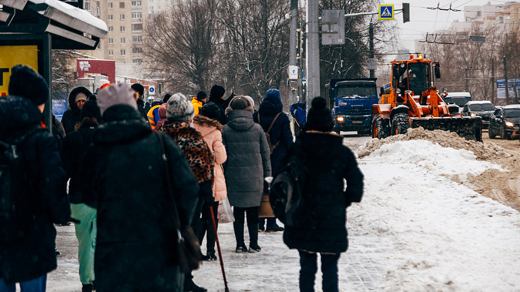 Первый серьезный снегопад наступившей зимы. Город Владимир стоит в пробках. Мэрия обещает чистить дороги круглосуточно