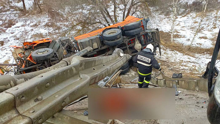 Водителя мусоровоза, из-за которого погибли двое дорожных рабочих, отдали под суд
