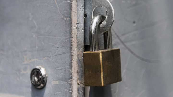 Приставы не смогли взыскать долг, потому что компания успела закрыться до их прихода