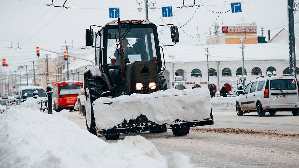 Накануне ожидающегося сильного снегопада власти Владимира призывали автомобилистов не мешать убирать город