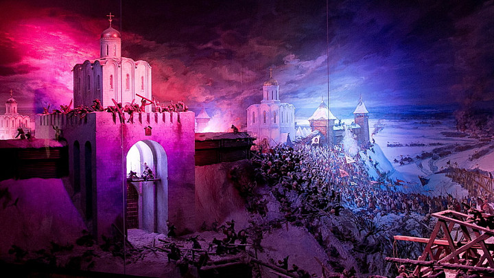 Чем орды Батыя в течение трех дней и ночей обстреливали город Владимир