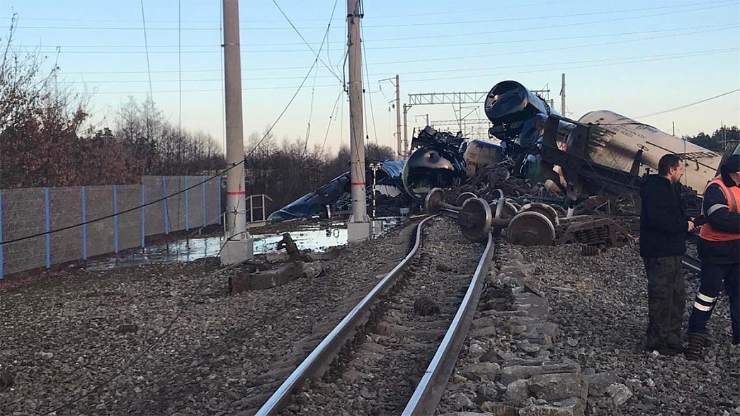 Железнодорожный начальник получил взятку за ремонт перегона, на котором сошел с рельсов состав