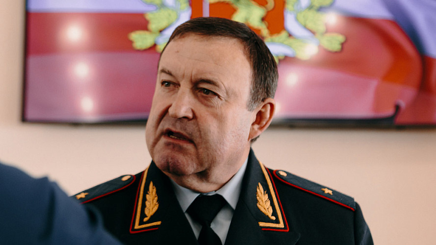 Экс-начальник владимирского УМВД не признает взятку, но дает показания