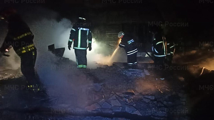 На пожаре в частном доме взорвался газ