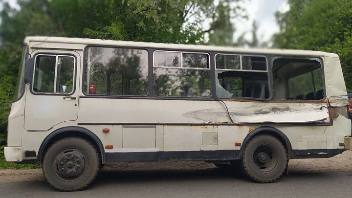 В Муроме комбайн подбил пассажирский автобус с рабочими