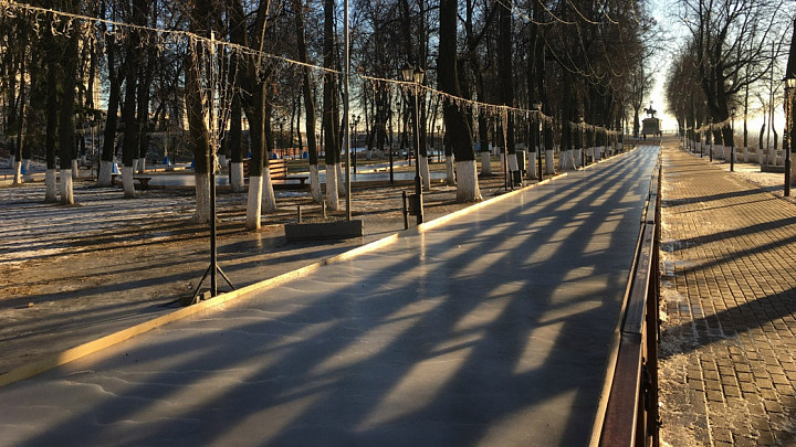 Вместе со снегом во Владимире начали таять и ледовые катки под открытым небом