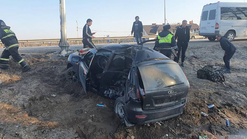 Пассажир «Лады Калины» погиб после столкновения с фурой и опорой ЛЭП