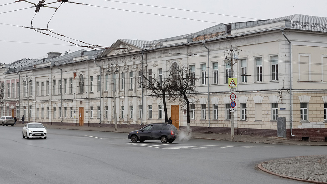 Школа №1 в центре города Владимира продолжает осыпаться на головы учеников