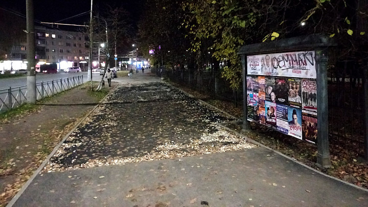 Почему подрядчик недоделал тротуар во Владимире?