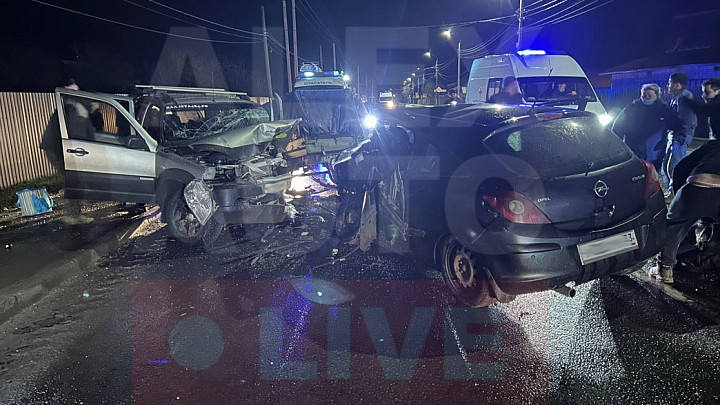 В лобовом столкновении с «Нивой» погибла водитель автомобиля Opel