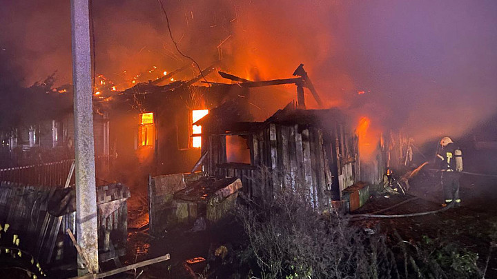 На пожаре рядом с Суздалем погиб мужчина и пострадала женщина