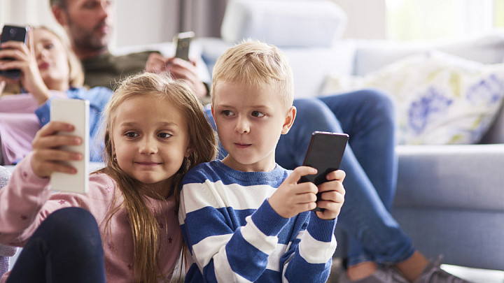 Билайн запустил «план б. – kids»: безопасную платформу с нейросетями и игровой валютой для детей
