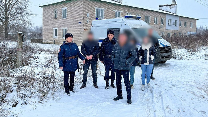 Полицейский получил взятку от нетрезвого водителя, решившего вернуть свой Lexus