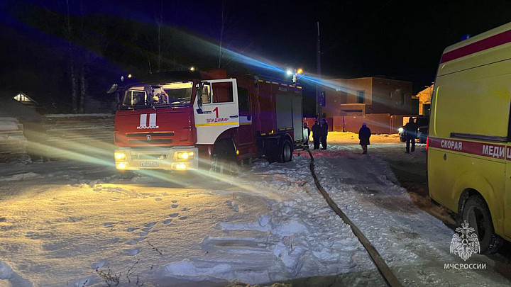 В Богослово на пожаре в бане погибли два человека