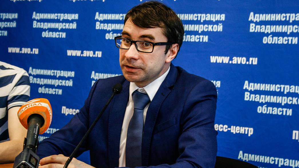 Общественник Роман Александров призвал депутатов ЗакСобрания выразить недоверие губернатору Сипягину. Это позволит отрешить его от занимаемой должности