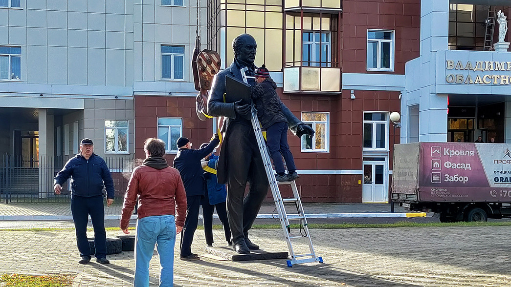 На площадь Победы города Владимира привезли «юридический колосс»
