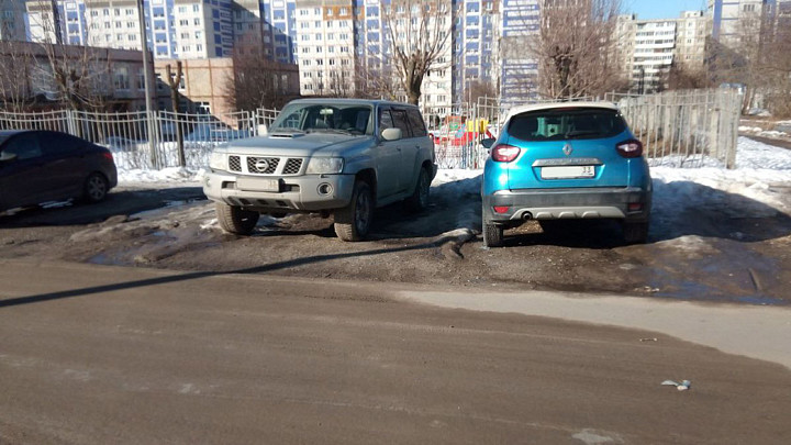 Энергетики не смогли отремонтировать тепловую сеть во Владимире из-за стихийной парковки