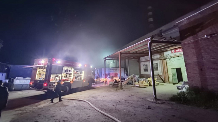 Производственные пожары продолжаются — во Владимире ночью сгорело мебельное производство